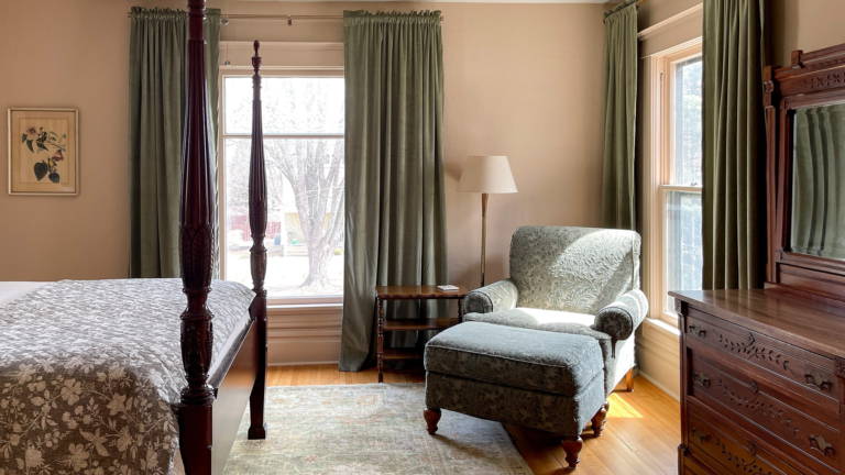 sc place bus hz1 airbnb vrbo 1 768x432