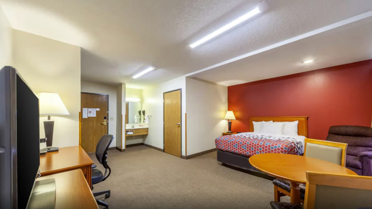 sc place bus hz1 econo lodge 1 768x432