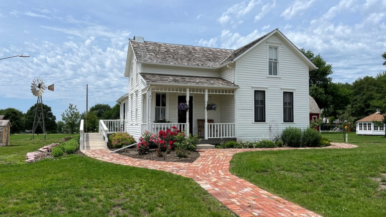sc place bus hz1 heritage village 2 768x432