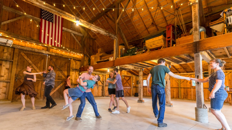 sc place bus hz1 midwest swing dance 1 768x432