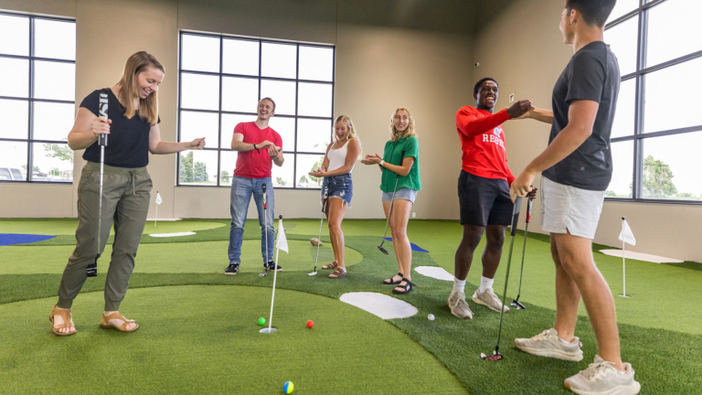 sc place bus hz1 rjs indoor golf 1 768x432