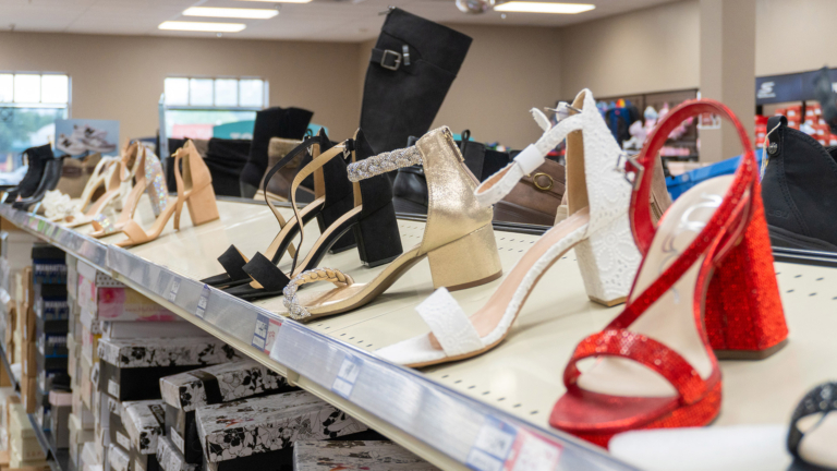 sc place bus hz1 shoe sensation 2 768x432