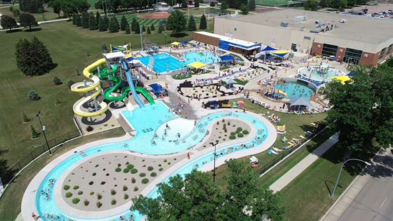 sc place bus hz1 siouxnami waterpark 1 768x432