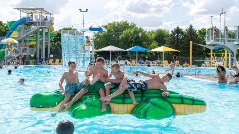 sc place bus hz1 siouxnami waterpark 2 768x432