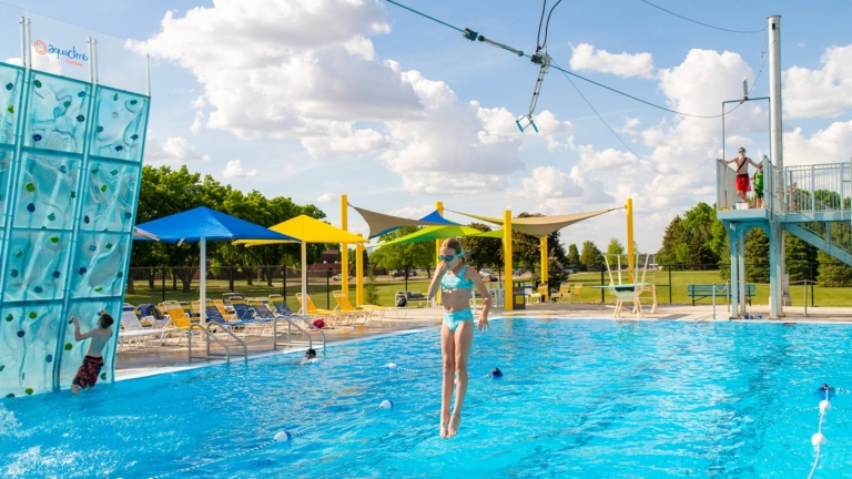 sc place bus hz1 siouxnami waterpark 3 768x432