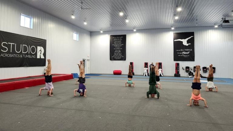 sc place bus hz1 studio r acrobatics 1 768x432