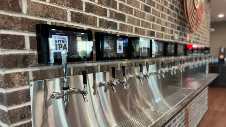 sc place bus hz1 rjs indoor golf 2 768x432